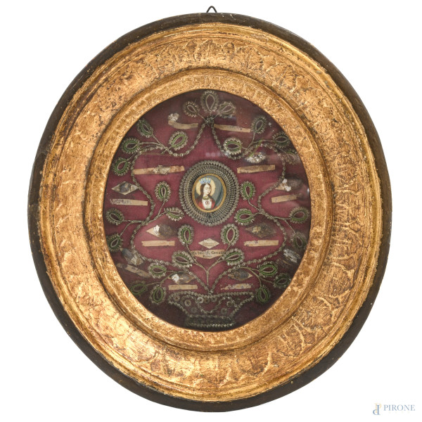 Cornice in legno dorato a serto circolare contenente ex voto, XIX secolo, misure complessive cm 22,5x22