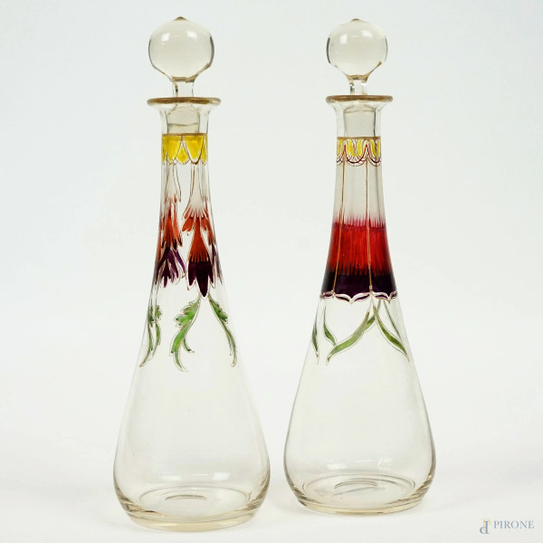 Coppia di bottiglie in vetro con decori policromi, cm h 25, seconda metà XX secolo.