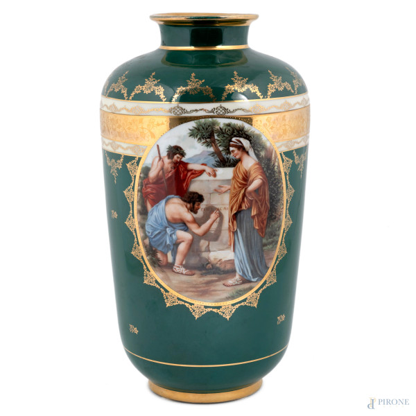 Vaso in porcellana J.K Carlsbad decorato con cameo da Poussin e decori oro su fondo verde, XX secolo, altezza cm 38, (lievi segni di usura, cadute di smalto e doratura)