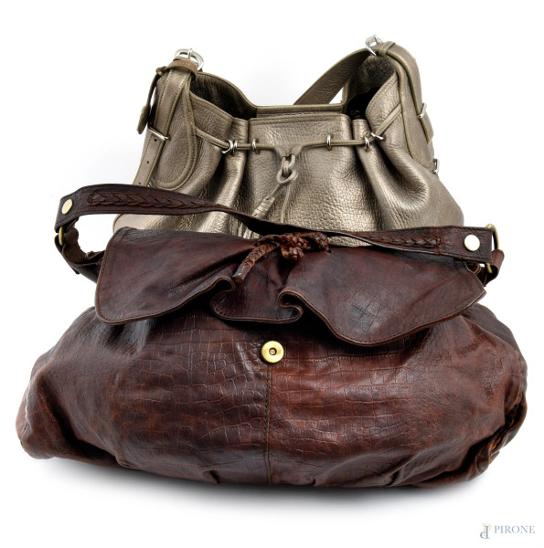 Lotto di due borse in ecopelle, misura massima cm 33x45 (usura,difetti)