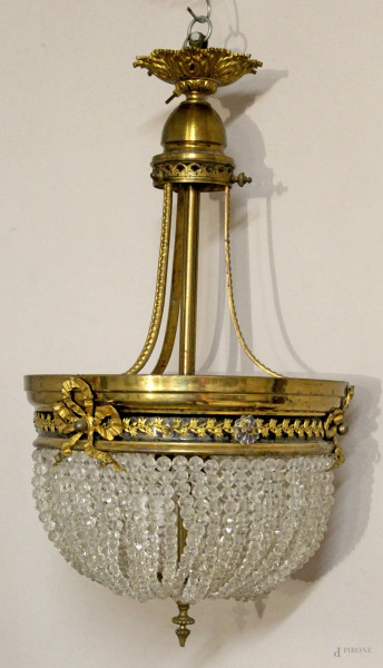 Lampadario in bronzo e vetro, altezza 65 cm.