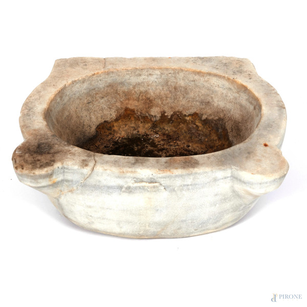 Vasca in marmo, XX secolo, cm 18x45,5x39,5, (segni di usura, sbeccature, scalfiture, difetti)