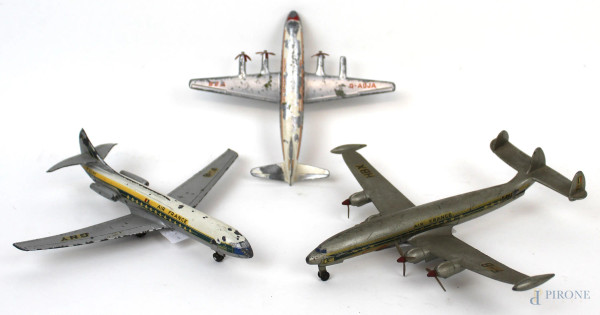 Tre aereoplani Dinky Toys, misure max cm 18x20, (segni del tempo)