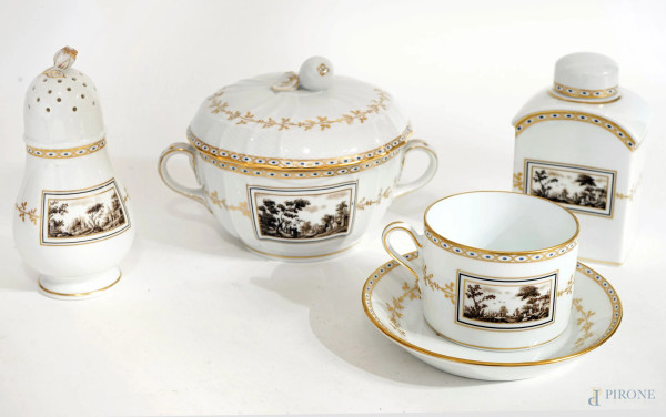 Quattro oggetti in porcellana Richard Ginori, manifattura di Doccia, Florence, XX secolo, misure max cm 12,5x14x17,5, (lieve sbeccatura)