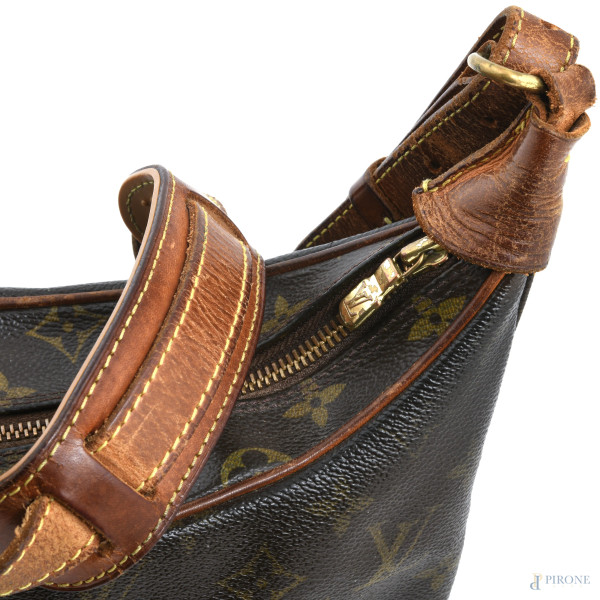 Borsa a spalla Louis Vuitton, cm 28,5x31,5x8,5, (segni di usura, screpolature, abrasioni)