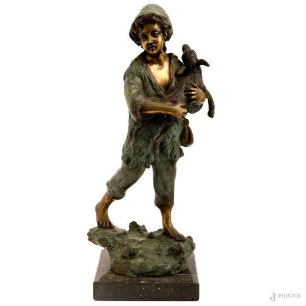 James Hunt (XIX-XX secolo), Pastorello, scultura in bronzo su base in marmo, cm 43x15x15, firmato alla base, (difetti)
