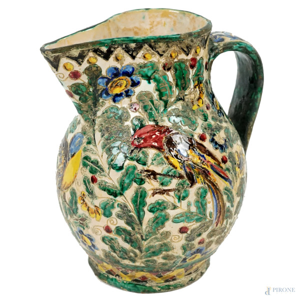 Caraffa in ceramica policroma a decoro di uccellini, fiori e foglie, cm h 22, marchi sotto la base, (piccoli difetti)