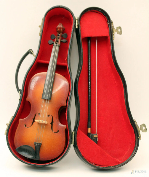 Violino in miniatura, entro custodia, lunghezza 21 cm.