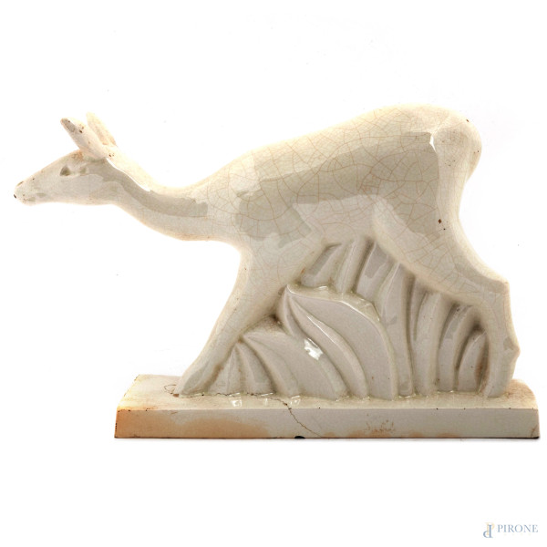 Scultura in ceramica invetriata raffigurante cerbiatto. Francia, XX secolo, cm 17,5x26x6, (segni di usura, scalfiture, cadute di smalto, restauri)