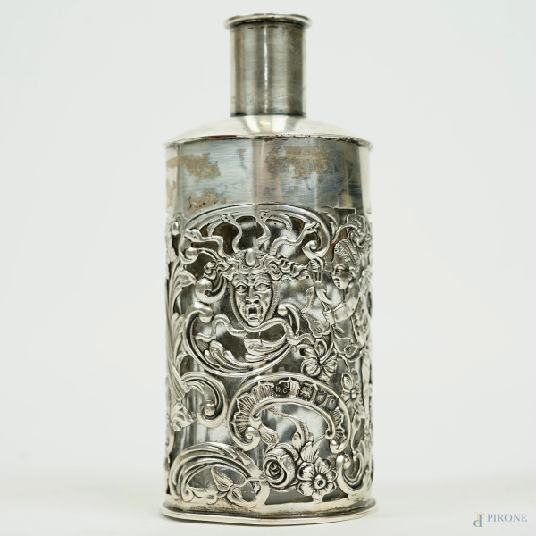 Bottiglietta porta profumo in argento e vetro, William Comyns & Sons, Londra, XIX secolo, decori raffiguranti gorgone, putto, uccelini e mascherone, cm h 12,5,  (difetti, mancante coperchio)