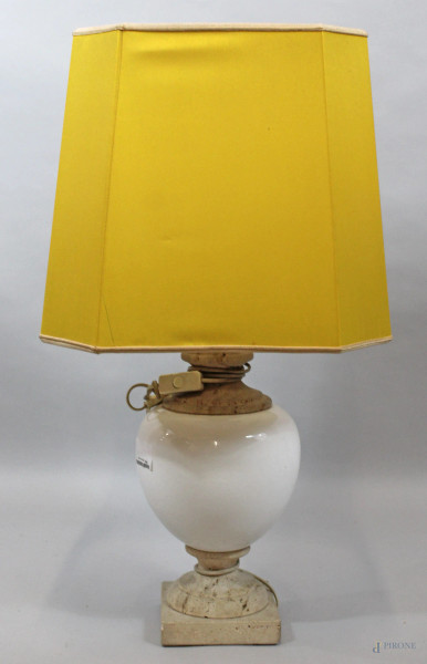Lampada in ceramica e pietra, altezza 76 cm.