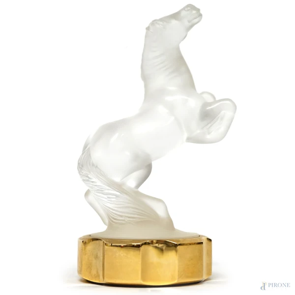 Fermacarte rappresentante un cavallo rampante in cristallo Lalique, sec. XX, altezza cm 15,50