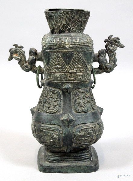 Vaso in bronzo, Cina, XX secolo, altezza cm.30