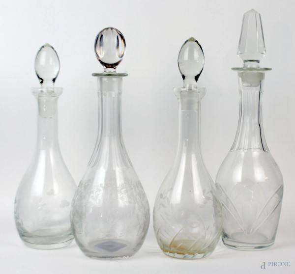 Lotto di quattro bottiglie in vetro e cristallo controtagliato, alt. max cm 39, XX secolo.