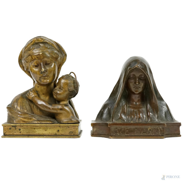 Due piccoli busti in bronzo e metallo dorato raffiguranti "Madonna col Bambino" e "Ave Maria", inizi XX secolo, alt. max cm 9,5