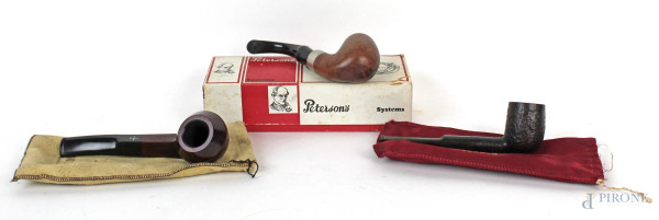 Tre pipe inglesi, lung. max cm 14, marcate Barling, K&P Peterson, Dunhill Shell, (segni di usura).