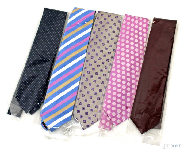 Caporiccio, lotto di cinque cravatte a fantasie diverse.