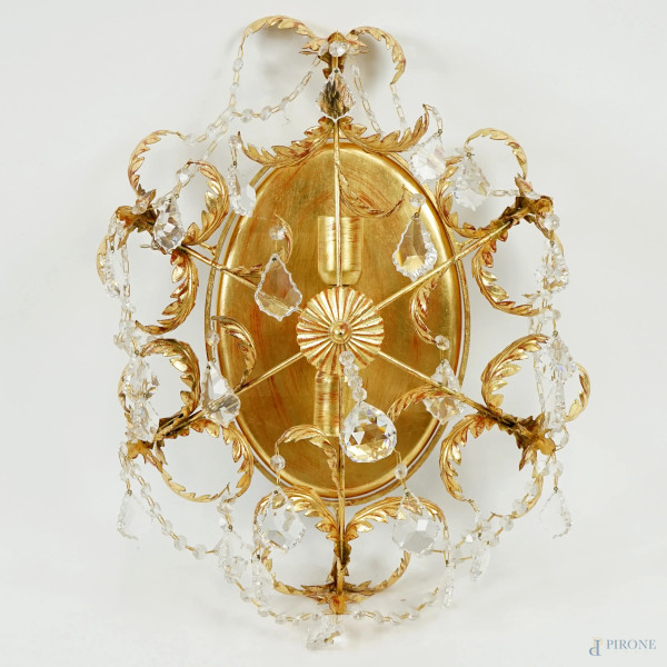 Lampadario in metallo dorato con pendenti in cristallo, ad una luce, XX secolo, cm h 35