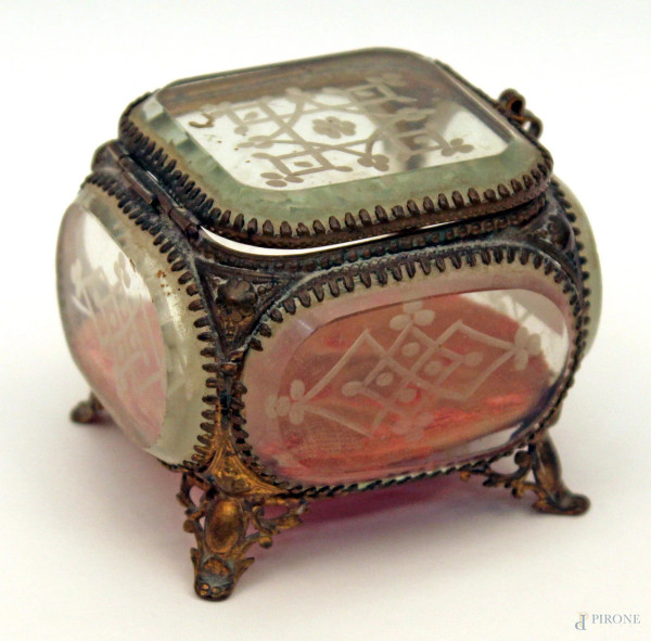 Portagioie in cristallo molato con guarnizioni in ottone, H 7 cm.
