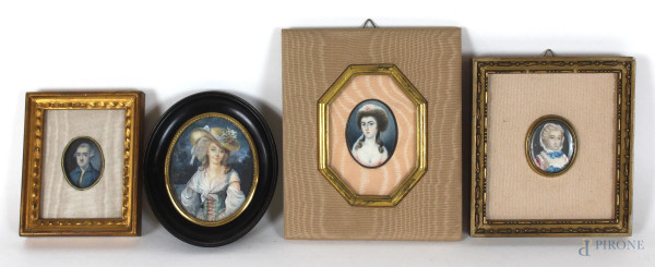 Lotto di quattro miniature raffiguranti gentiluomo e gentildonne, misure max 15x12,5 cm., entro cornici.