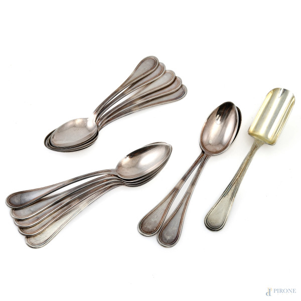 13 cucchiaini in argento 800/000, lunghezza massima cm 10,5, peso complessivo gr 160