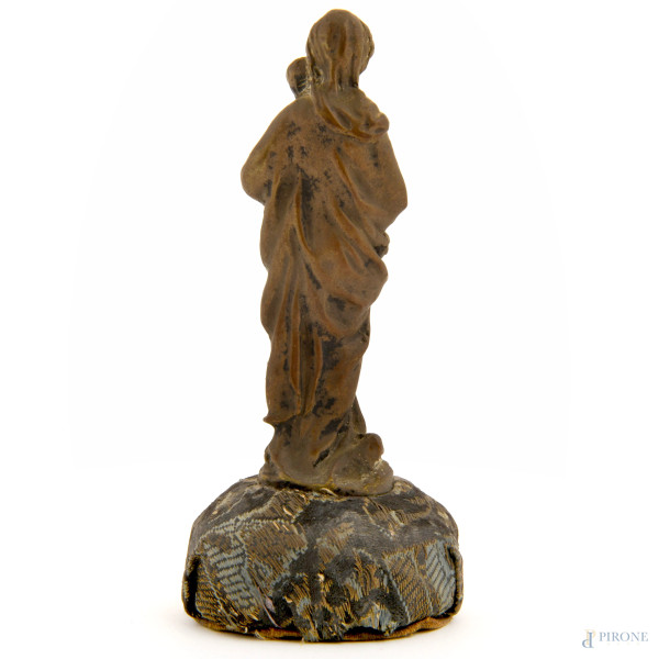 Scultura in bronzo raffigurante Madonna con Bambino, XX secolo, altezza cm 12, (difetti)