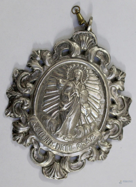 Placca in argento sbalzato raffigurante Madonna, h. 12 cm, XVIII sec.