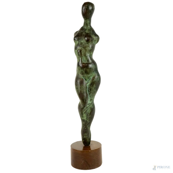 Enzo  Scatragli - Figura femminile, scultura in bronzo, cm h 47, base in legno