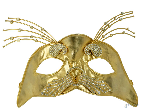 Maschera in metallo dorato con applicazioni di strass, cm h 8x18, XX secolo.