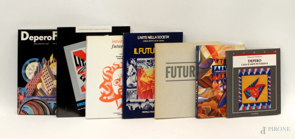 Lotto composta da sette libri sul Futurismo.