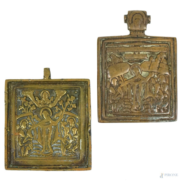 Lotto di due icone da viaggio in bronzo, Russia, XIX secolo, cm 6,1x5,2 e cm 7x5
