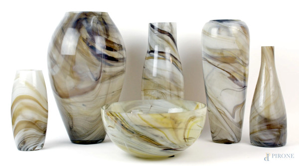 Lotto di sei vasi in vetro nelle sfumature del grigio e del marrone, forme e dimensioni diverse, alt. max cm 37, XX secolo.