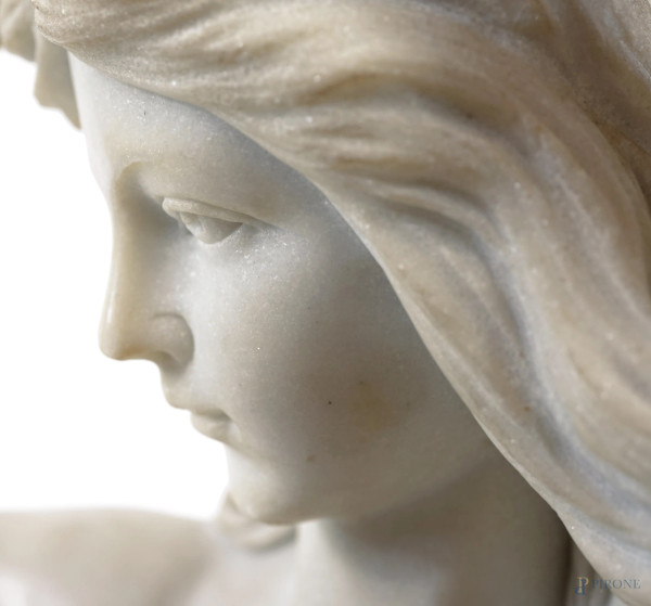 Scultura in marmo rappresentante una fanciulla con fiori, firmato E. Morillon, altezza cm 90