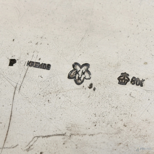 Cofanetto in argento riccamente lavorato a cesello e sbalzo con animali fantastici, XX secolo, cm...