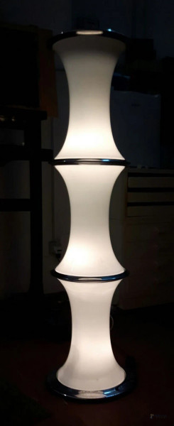 Lampada IN designe anni 70 in vetro e metallo cromato, h. 123 cm