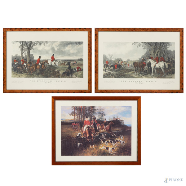 Lotto di tre stampe a colori raffiguranti scene di caccia, XX secolo, misure massime cm 60x80 compreso passepartout, (entro cornice)