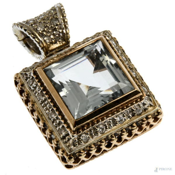 Ciondolo in metallo argentato e dorato con acquamarina, cm 2,5x1,5, (lievi segni di usura del tempo)