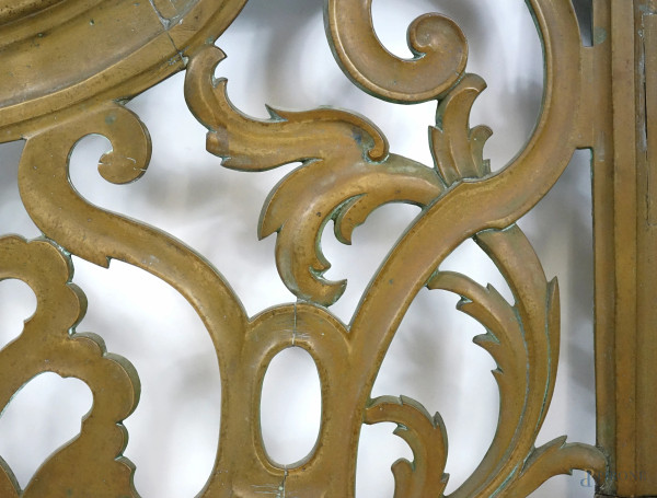 Cancelletto in ottone, XX secolo, cm h 100 circa, (difetti)