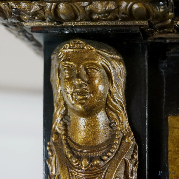 Vetrina stile Boulle in legno ebanizzato con intarsi e applicazioni in metallo dorato, due ante, ...