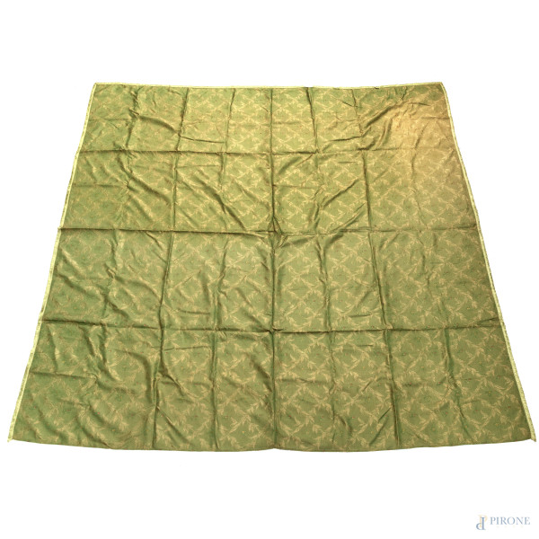 Tessuto nei toni del verde con ricami, XX secolo, cm 247x253, (segni di usura, difetti)