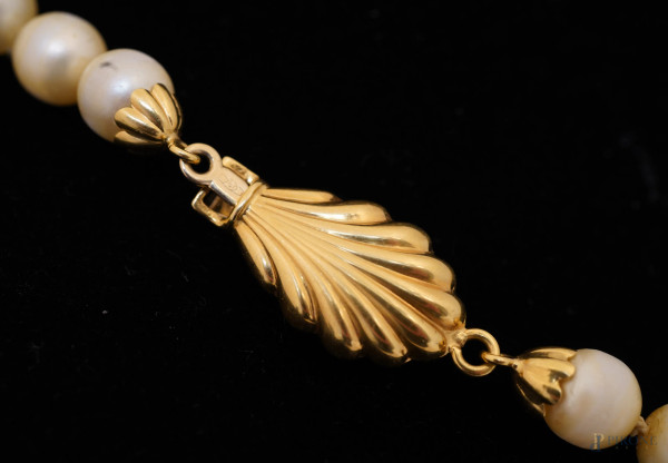 Collana di perle con chiusura in oro 18 kt, lunghezza cm 60