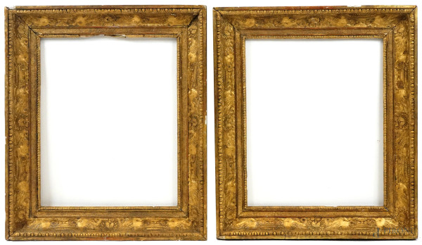 Coppia di cornici di linea rettangolare, XIX secolo, misure ingombro 61x52,5, misure luce cm 47,5x39,5, (difetti).