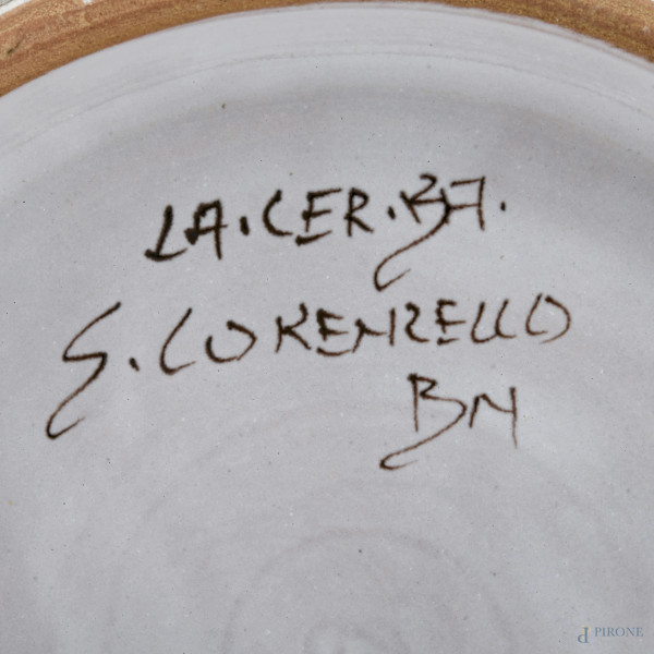 Manifattura S. Lorenzello, Benevento, Lotto di tre piatti con animali al cavetto, XX secolo, diam...