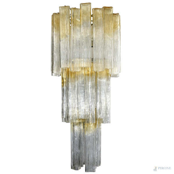 Lampadario in stile Triedro in vetro di Murano a tre registri, XX secolo, cm , (rotture, felature, difetti)