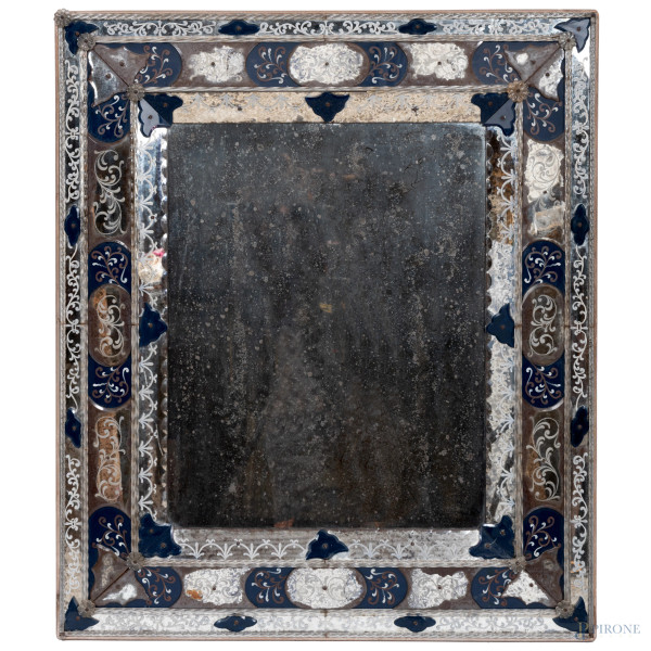 Specchiera in vetro  di Murano, XIX secolo, cm 100x50x65, (segni di usura, sbeccature, difetti)