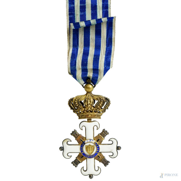 Medaglia dell'Ordine Equestre di San Marino, in metallo dorato e smalti policromi, cm 8,5x5