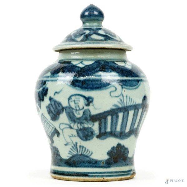Piccola antica potiche in porcellana bianca e blu, cm h 16,5, arte orientale, (difetti)