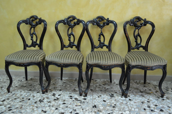 Lotto di quattro sedie in legno intagliato ed ebanizzato, sedile in velluto verde, Francia periodo luigi filippo, (difetti).