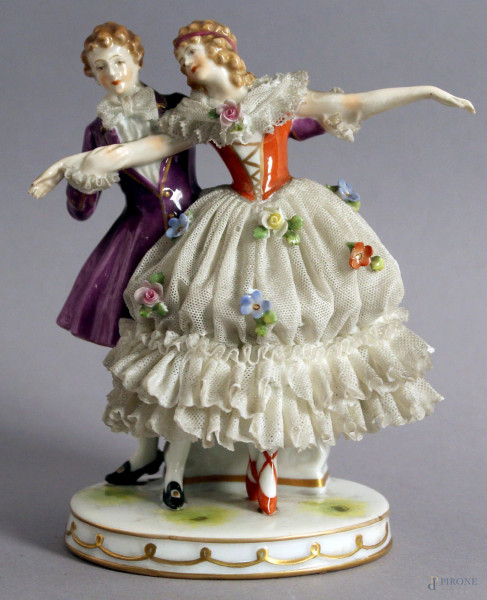 Ballerini, gruppo in porcellana Capodimonte, altezza 14,5, (difetti).