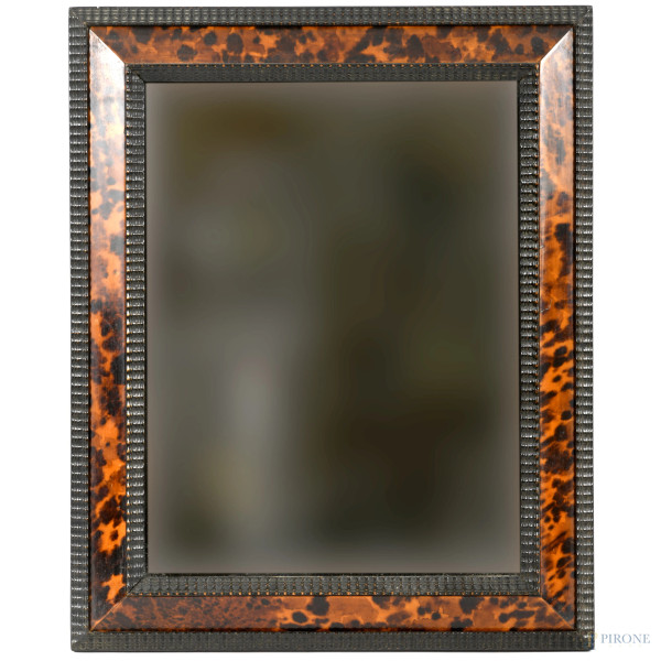 Specchiera con cornice in legno e finta tartaruga, XX secolo, cm 40x32, (difetti)